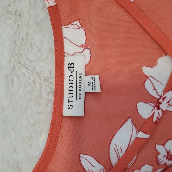 Studio By Bobeau Faux Wrap Top Coral Florals M - Picture 6 of 10